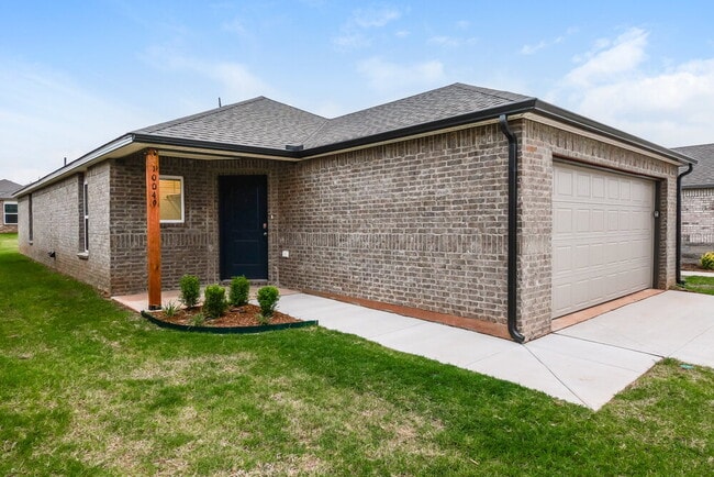 Building Photo - 10049 Appaloosa Ln