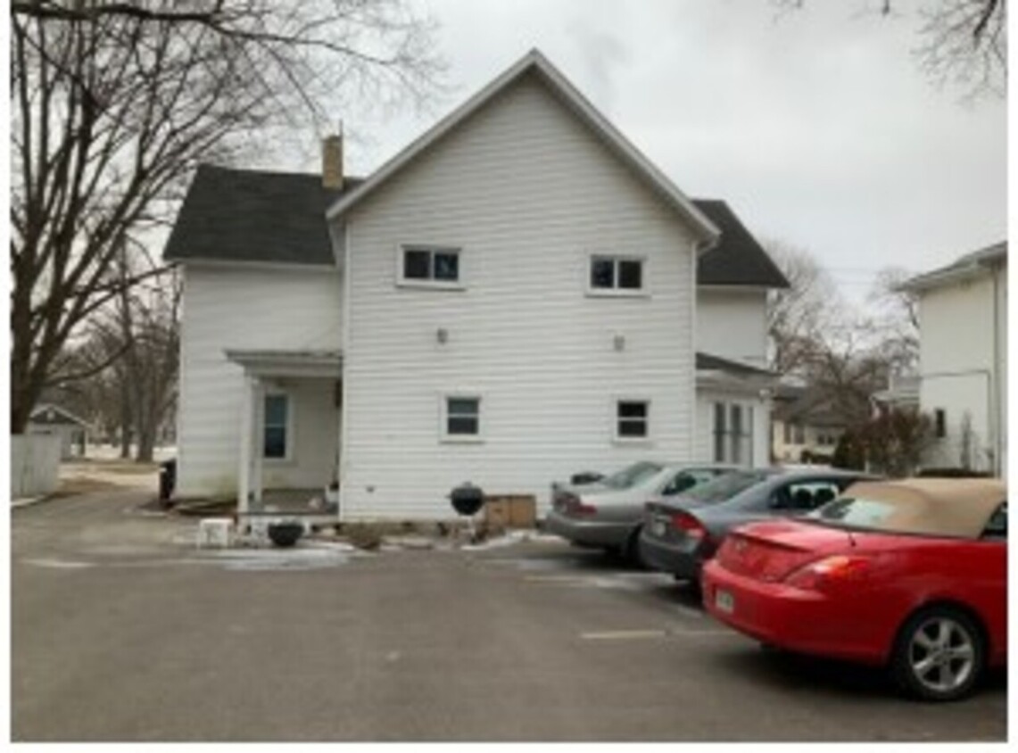 Building Photo - 312 S. Janesville