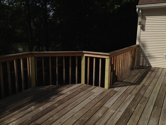 deck - 474 Rochdale St