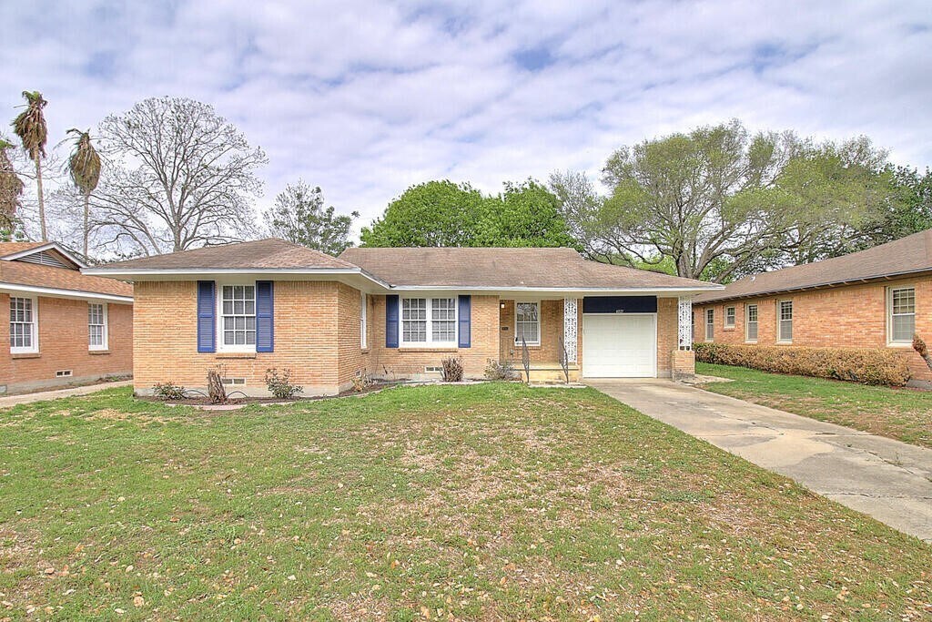 Primary Photo - 4021 Markins Dr
