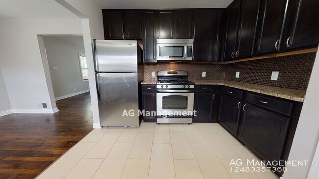 Foto del edificio - 26732 Northeastern Hwy