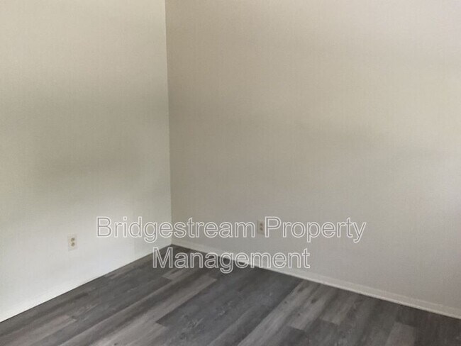 Building Photo - 3015-1D Idlewild Dr
