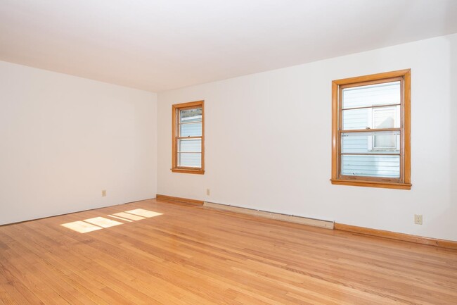 Building Photo - 2333 Hoard St