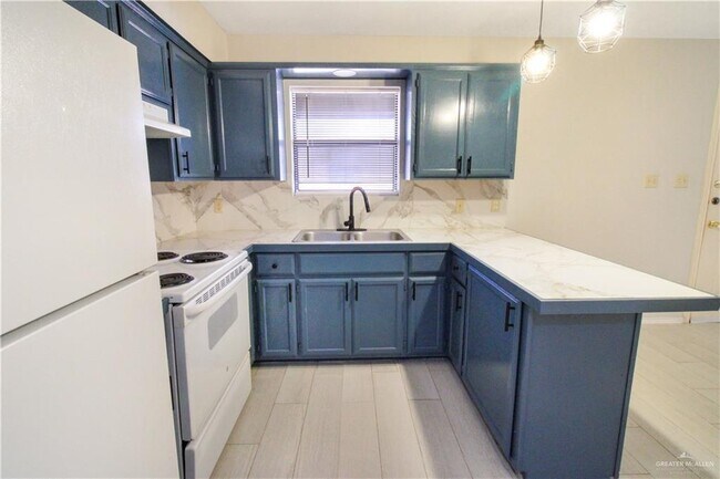 Foto del edificio - 1606 N Inspiration Blvd