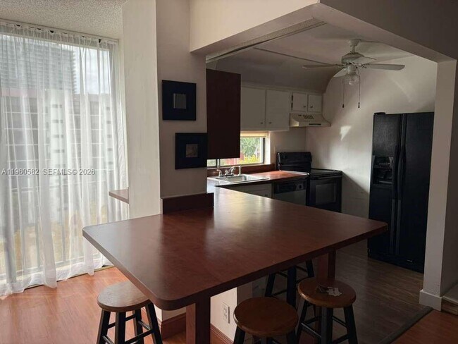 Foto del edificio - 17011 N Bay Rd