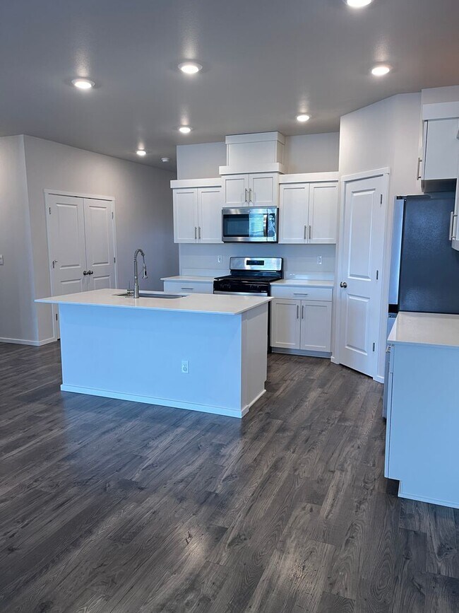 Foto del edificio - 645 NE Union Loop