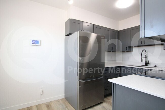 Foto del edificio - 745 W McMurray Blvd