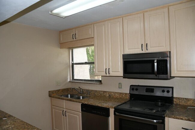 Foto del edificio - 2811 SW Archer Rd