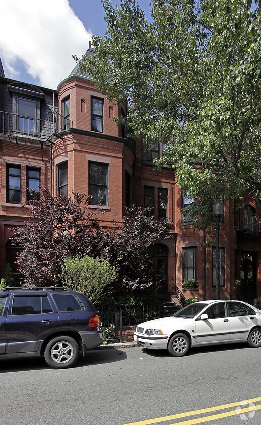 Primary Photo - 256 W Newton St