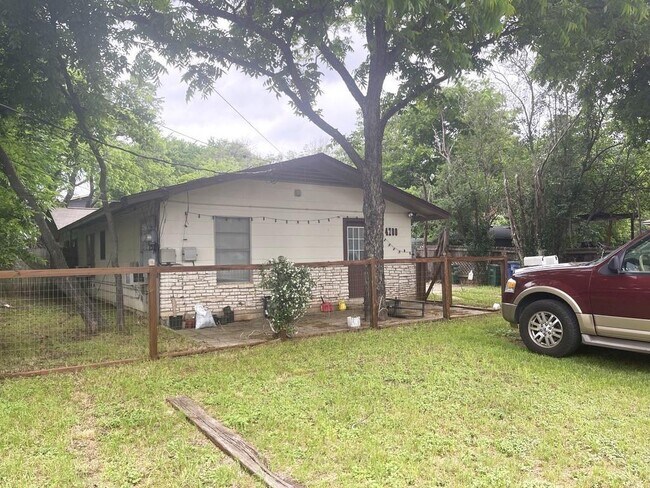 Foto del edificio - 4708 Red River St