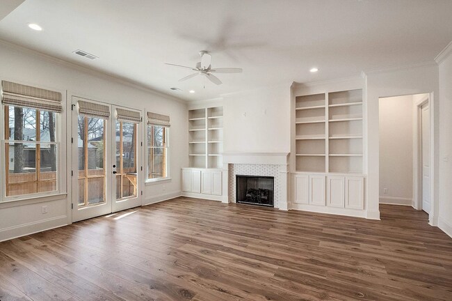 Foto del edificio - Custom-Built 4 Bedroom Home / Gated Community