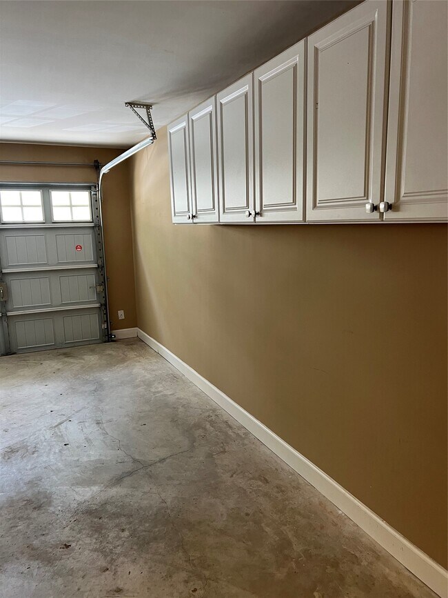 Building Photo - 13600 Breton Ridge St
