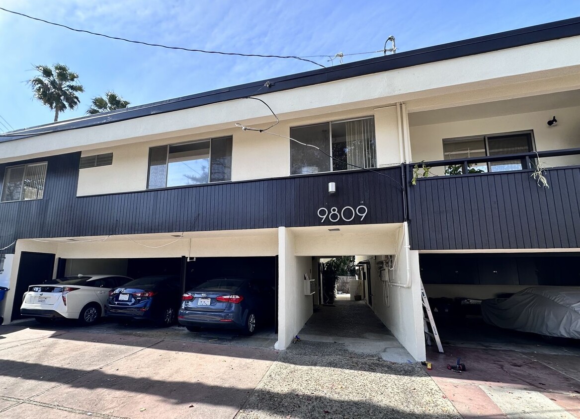 Building Photo - 9809 Tabor St
