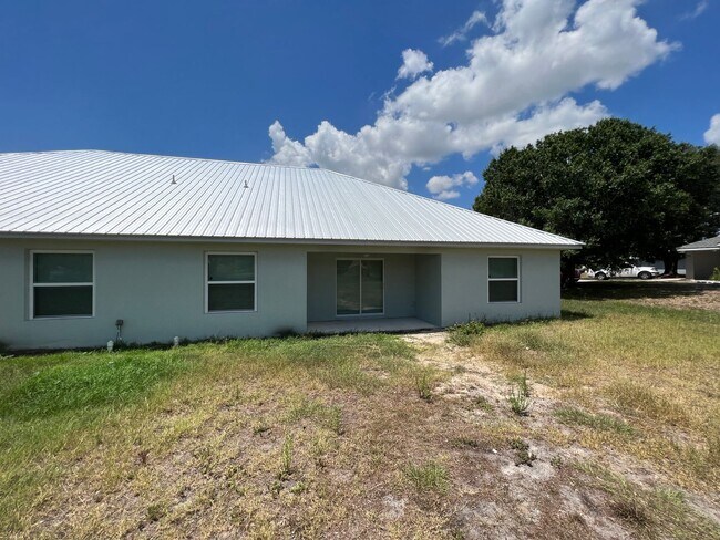 Foto del edificio - WONDERFUL DUPLEX 2 Bd/2Ba in Sebring!