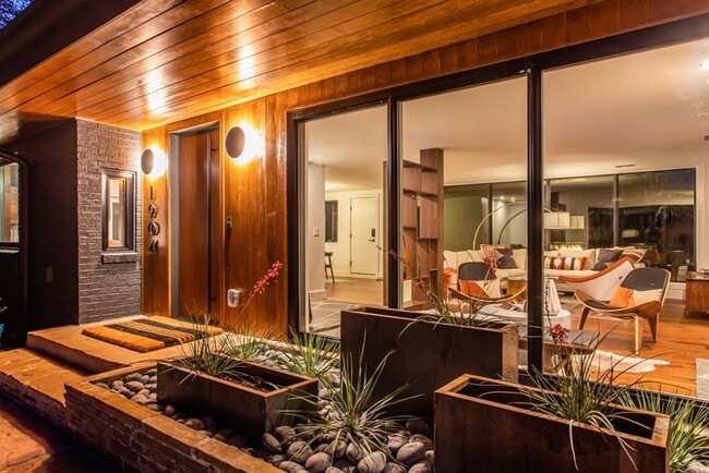 Building Photo - 1904 Lenox Rd NE