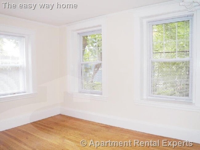 Building Photo - 156-158 Summer St Unit #B3