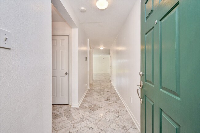 Foto del edificio - 15107 Trinity Meadow Dr