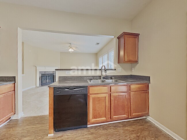 Building Photo - 1706 Chinaberry Ct