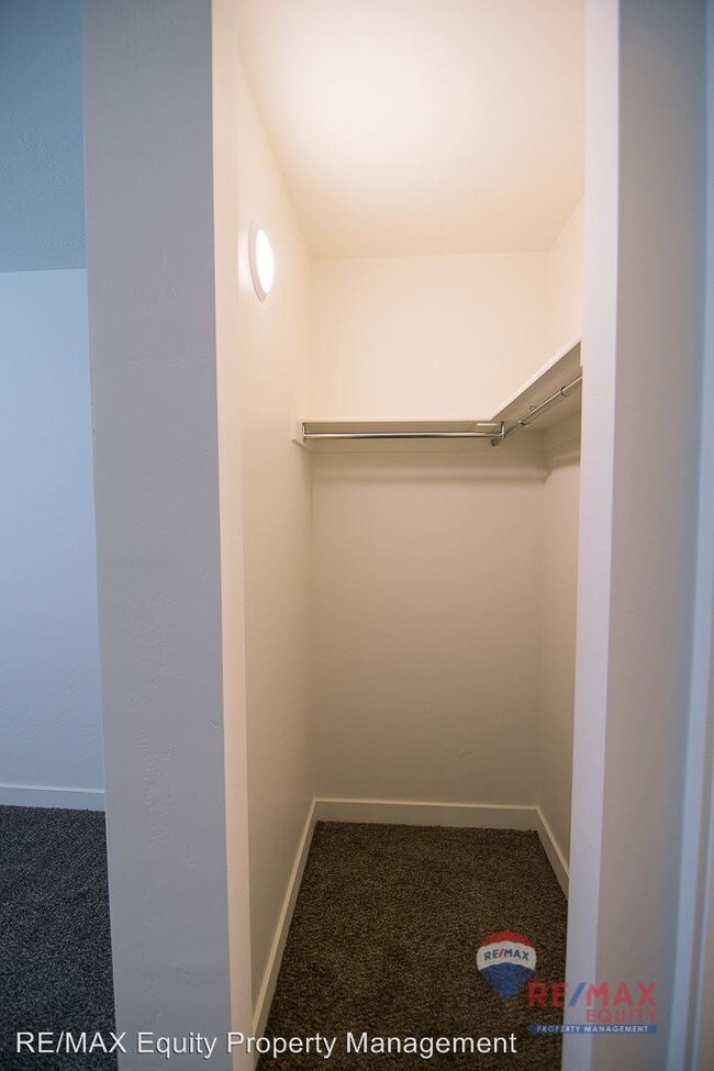 Foto del edificio - 3 br, 2.5 bath House - 48 E 700 N