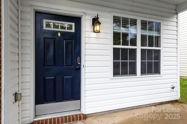 Foto del edificio - 12116 Honor Guard Ave