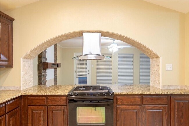 Foto del edificio - 310 Overland Dr