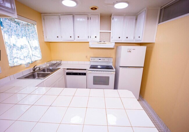 Foto del edificio - 3240 Ridge Hill Rd