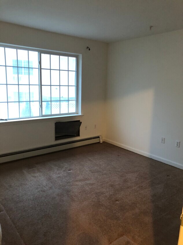 amplia sala de estar - 10 Mcfadden Cir