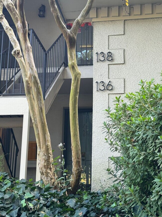 Building Photo - Cross Creek 3 Bedroom Garden Townhome for ...