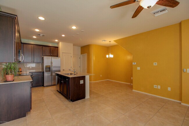 Building Photo - 2418 E Blue Diamond Dr