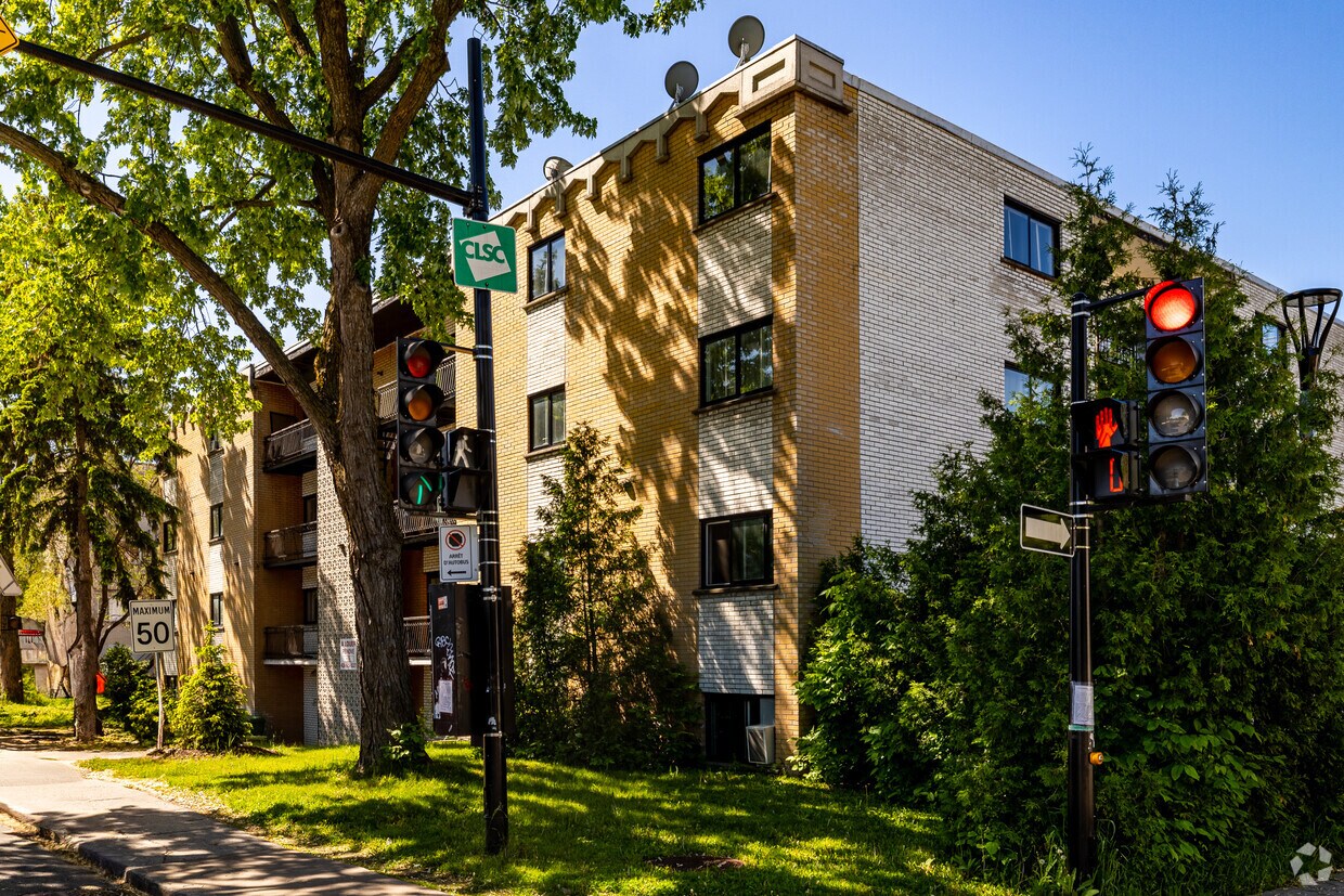 Building Photo - 11460-11462 Boul Lacordaire