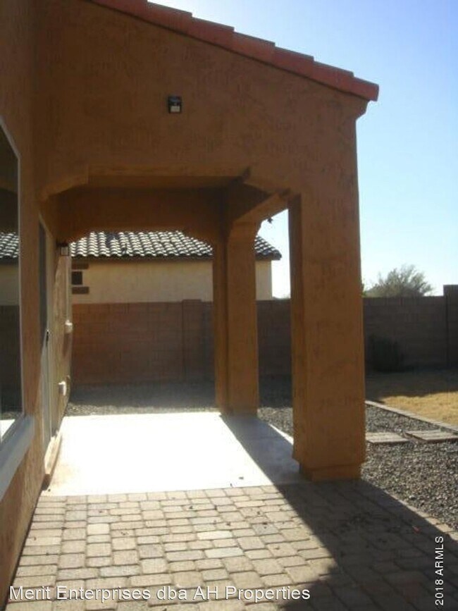 Building Photo - 4 br, 2.5 bath House - 2630 E GILLCREST RD