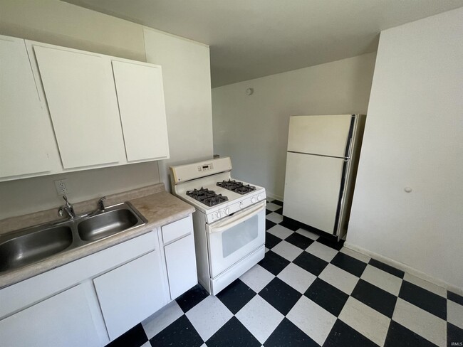 Building Photo - 5229 S College Dr