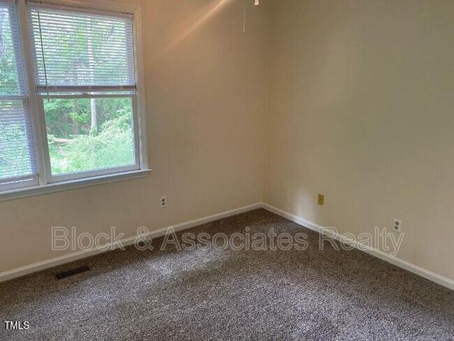 Building Photo - 553 Darby Glen Ln