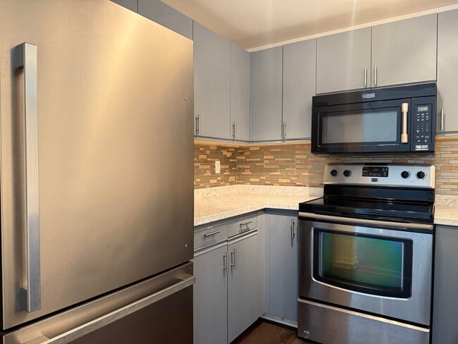 Building Photo - 4 Churchill Ct