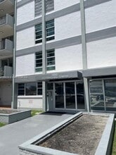 Building Photo - 1400 SW 27th Ave