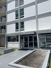 Building Photo - 1400 SW 27th Ave