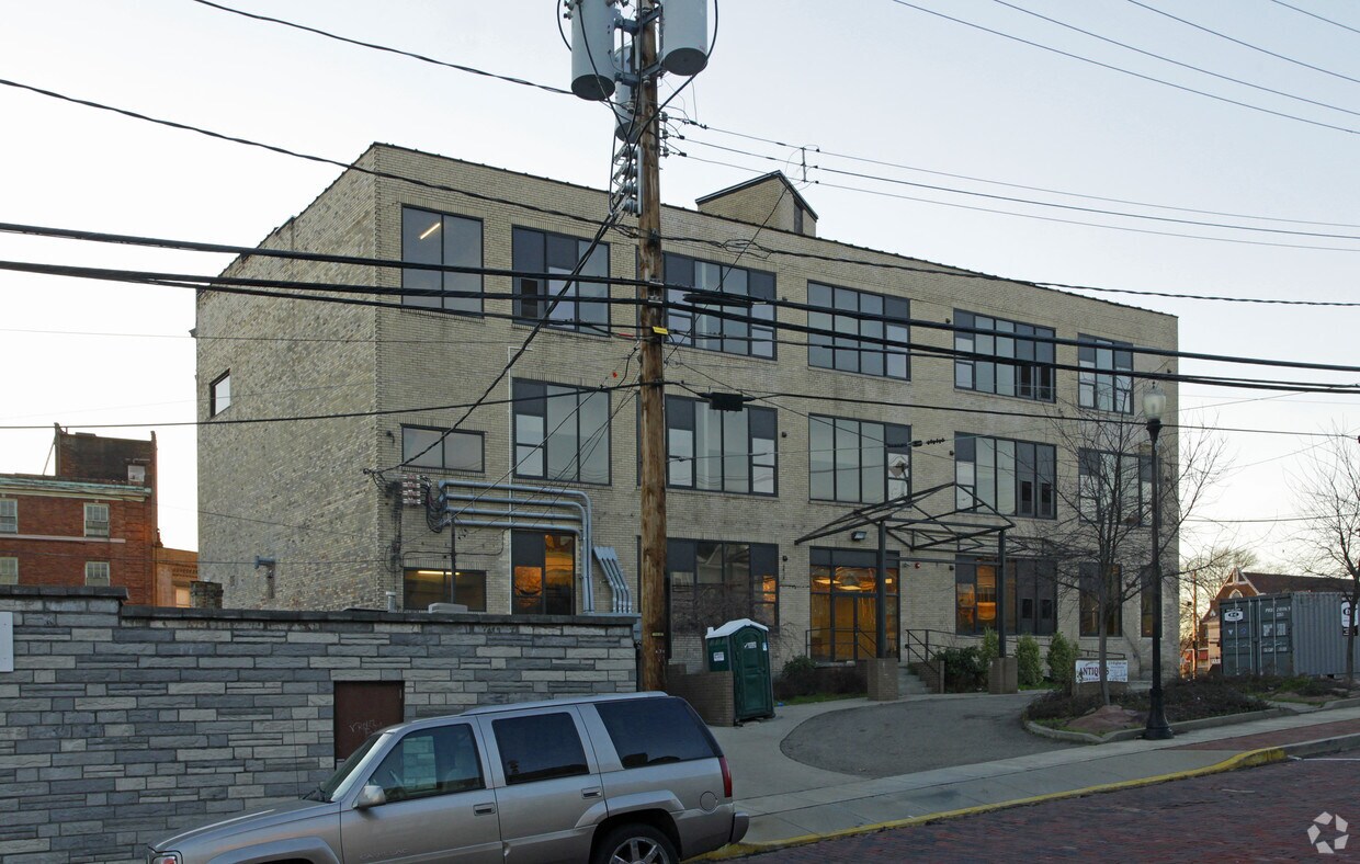 262 Connecticut Ave, Rochester, PA 15074 Apartments in Rochester, PA