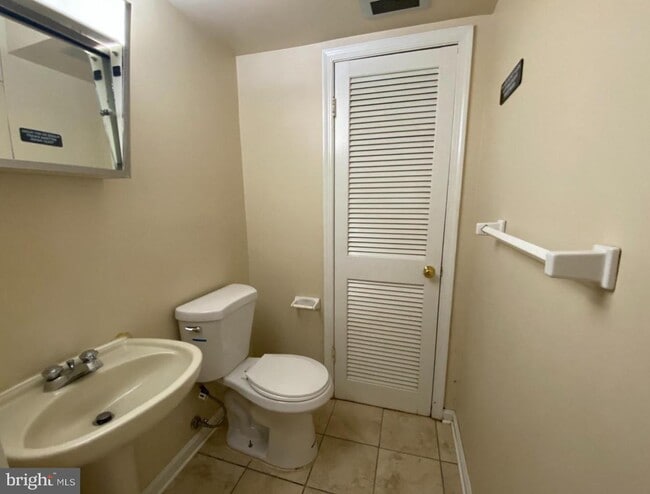 Building Photo - 14 Bentley Ct