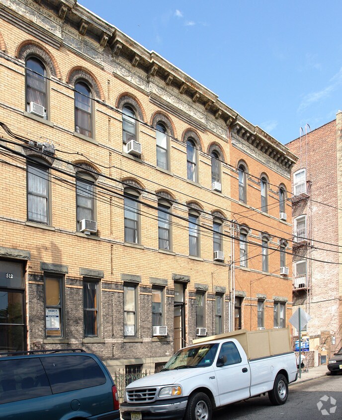 Building Photo - 510 9th St