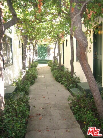 Building Photo - 522 N Alta Vista Blvd