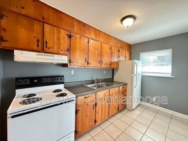 Building Photo - 221 Robert E Lee St