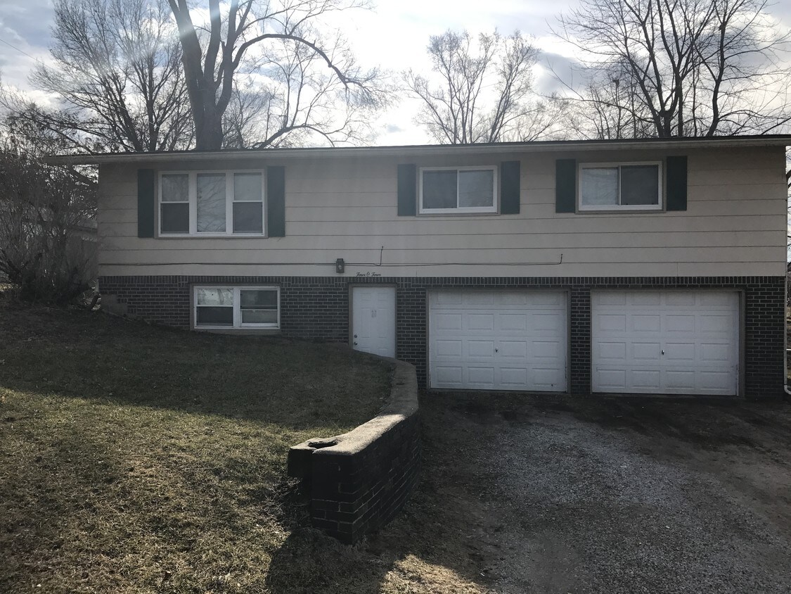 404 8th Ave, Colona, IL 61241 House Rental in Colona, IL