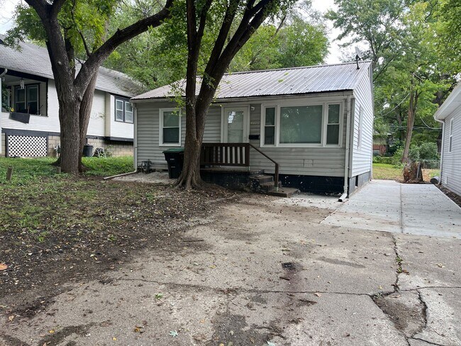 Building Photo - Remodeled 2BR Home in Central Park!