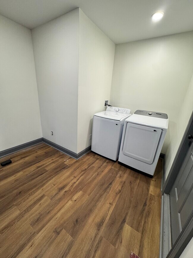 Building Photo - 106 Roanoke Pky
