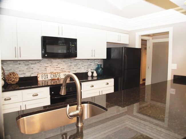Building Photo - Fox Chase South