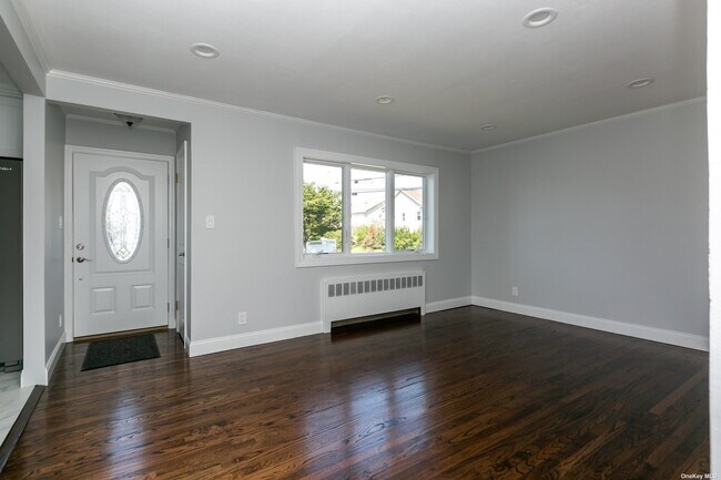 Building Photo - 23 Plainview Rd