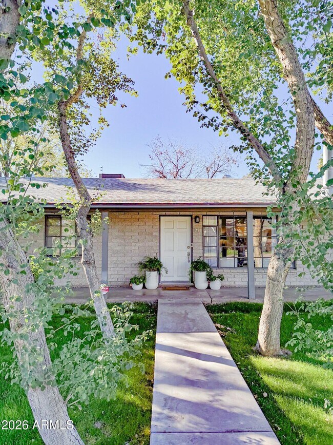 Building Photo - 1428 S Oakley Pl