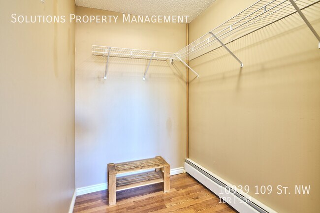 Photo du bâtiment - Bright and Spacious 1 Bedroom Unit