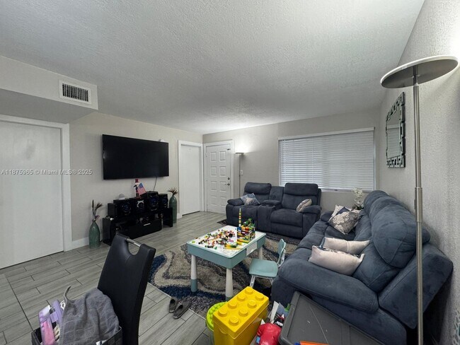 Building Photo - 7510 SW 152nd Ave