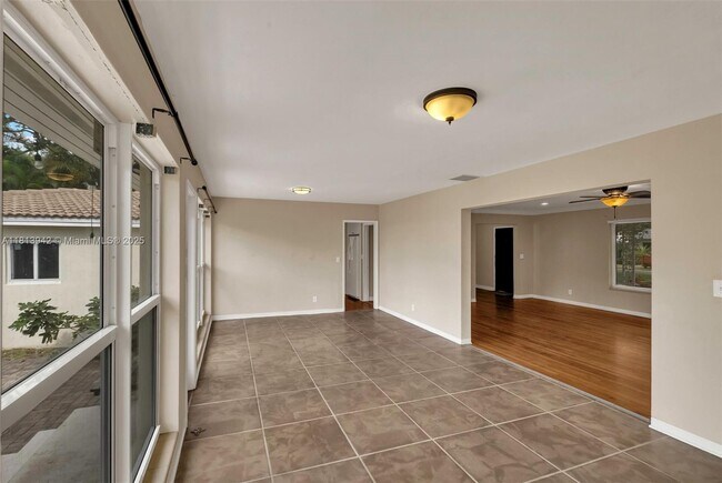 Foto del edificio - 386 NE 99th St